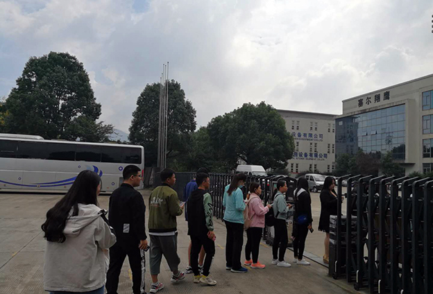 太原科技大学材料科学与工程学院的学员来翔鹰中厨